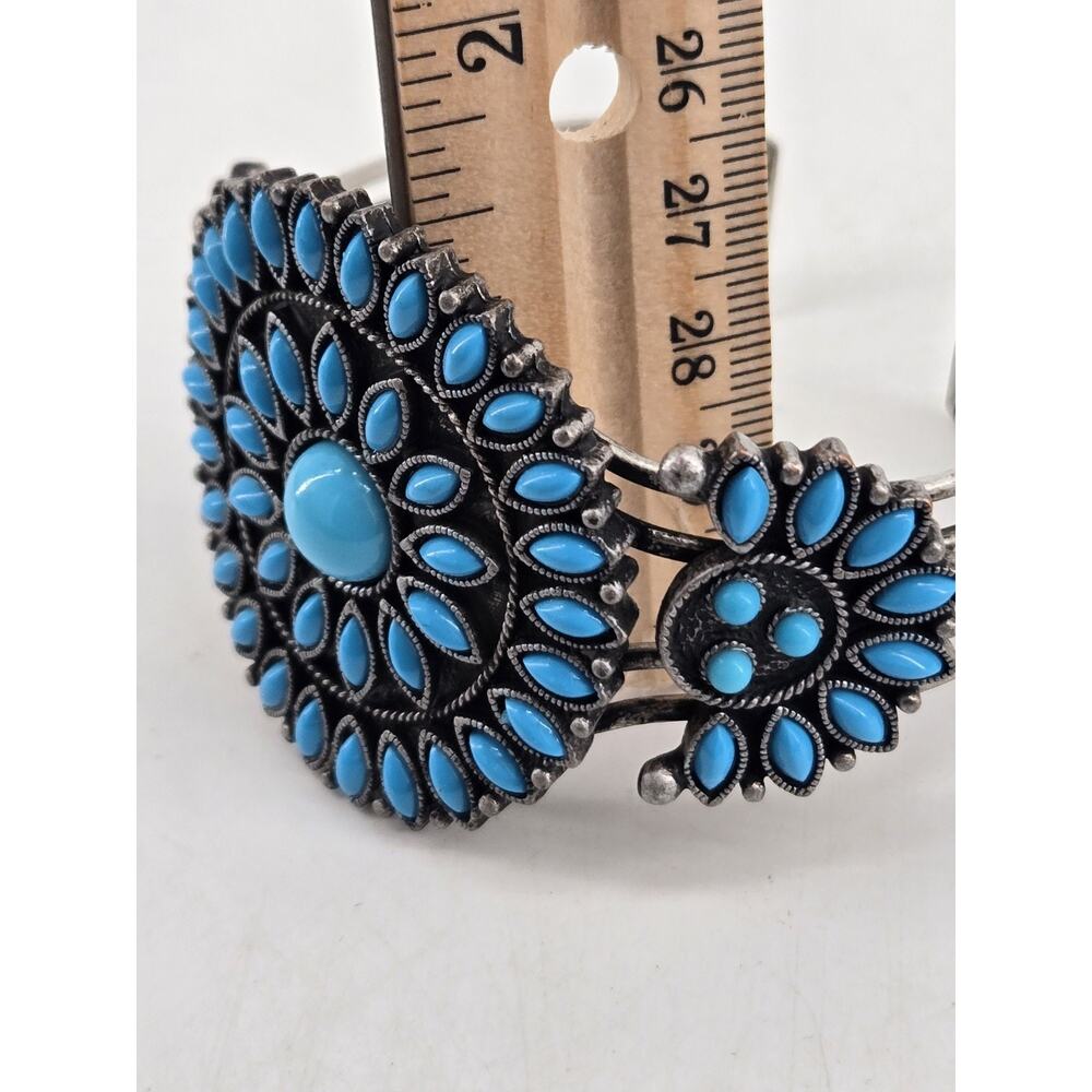 Vtg 1970s Southwestern Conch Petit Point Faux Turquoise Cuff Bracelet Avon - Picture 4 of 9